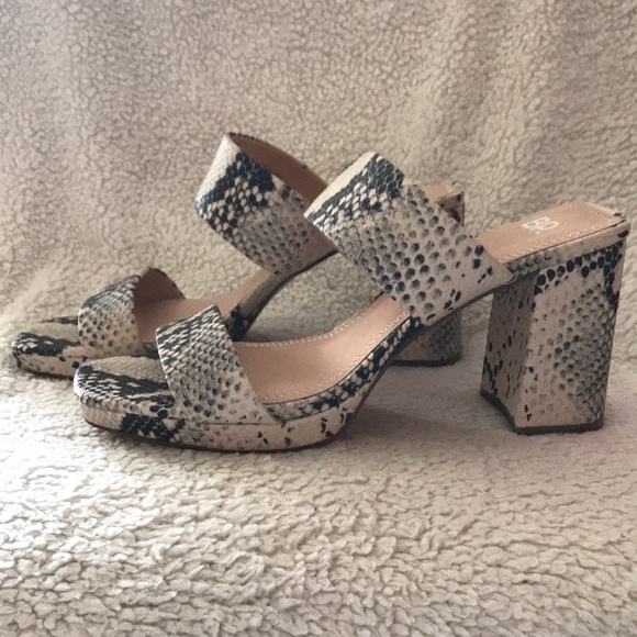 Ladies Faux Snake Skin print pleather, these shoes I never wore these gems 👡 - Picture 5 of 6